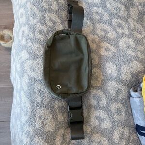Lulu lemon green Fanny pack belt bag good condition